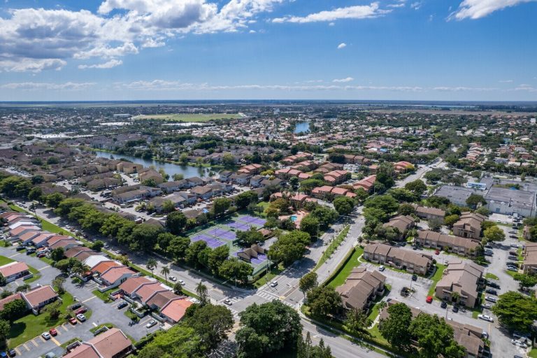 courts-at-kendall-tennis-club-miami-fl-aerial-photo